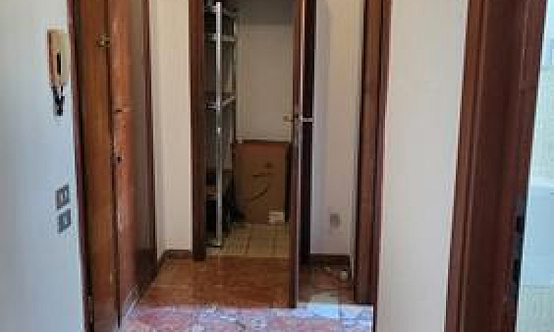 Bilocale Via Venosta...