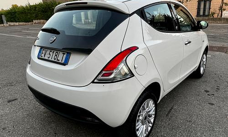 Lancia Ypsilon 0.9Me...