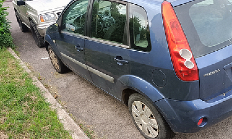 Vendo Auto Ford Fies...
