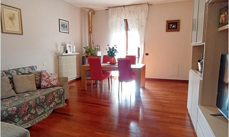 Porzione Di Villa Bi...