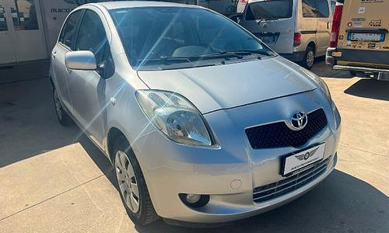 Toyota Yaris 5P Acti...