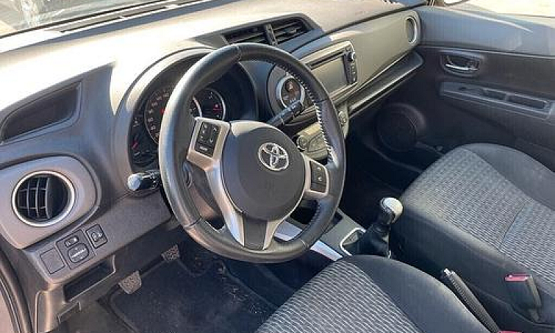 Toyota Yaris 1.0 5 P...