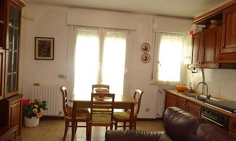 2 Locali A Ferrara...