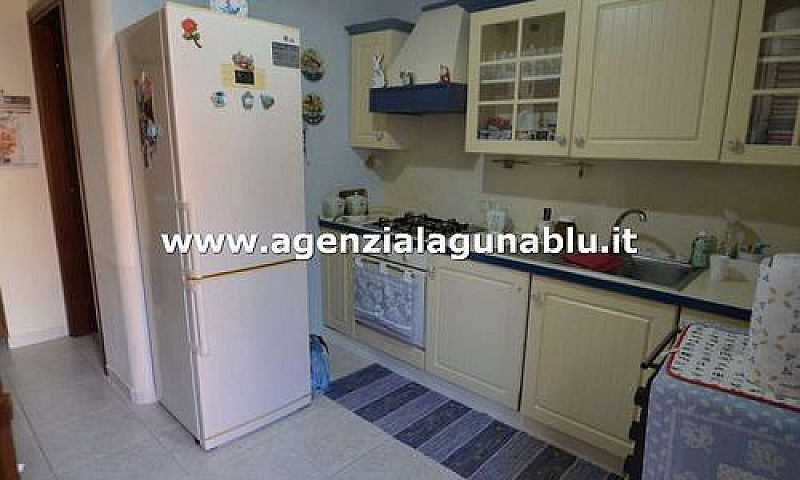 Appartamento Con Ing...
