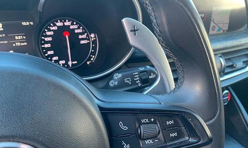 Alfa Romeo Stelvio 2...