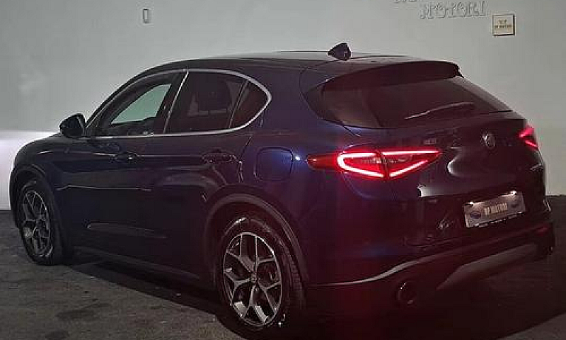 Alfa Romeo Stelvio 2...