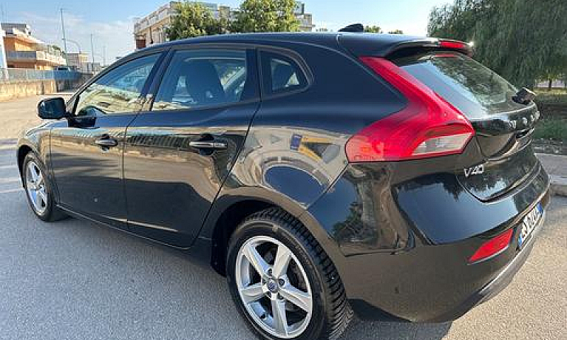 Volvo V40 D3 Kinetic...