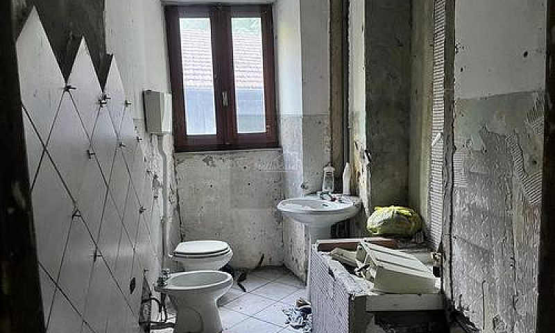 Bilocale Da Ristrutt...