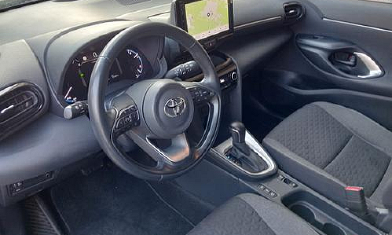 Toyota Yaris Cross 1...