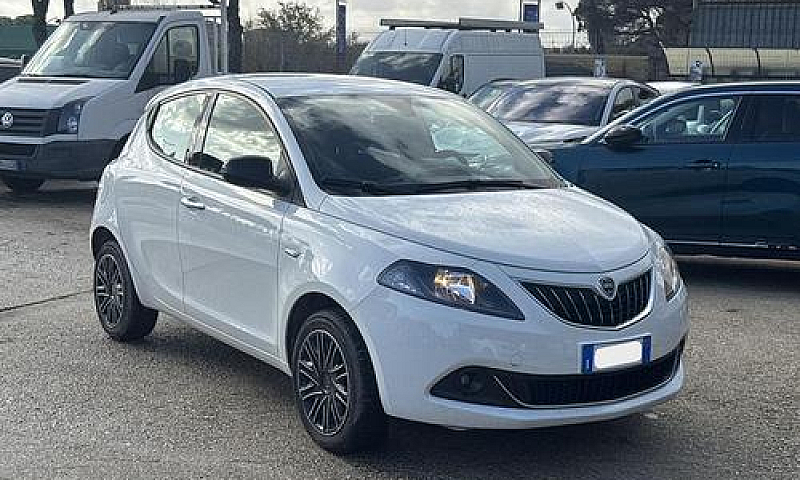 Lancia Ypsilon Hybri...