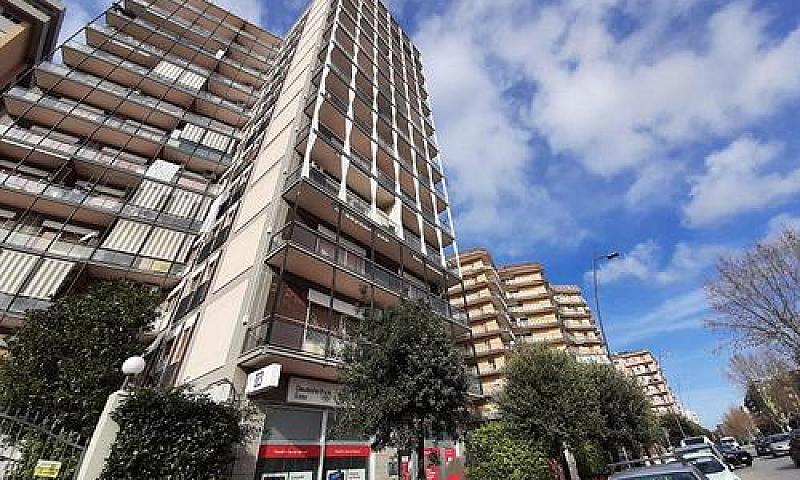Viale Magna Grecia A...