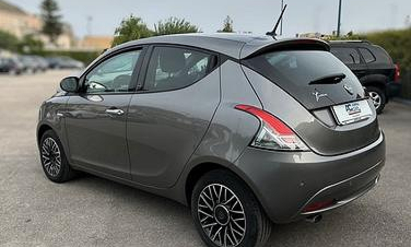 Lancia Ypsilon 1.0 H...