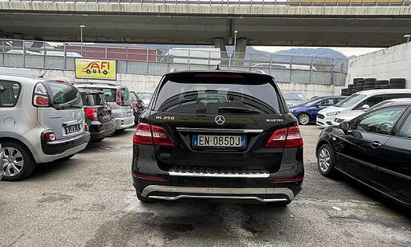 Mercedes-Benz Ml 250...