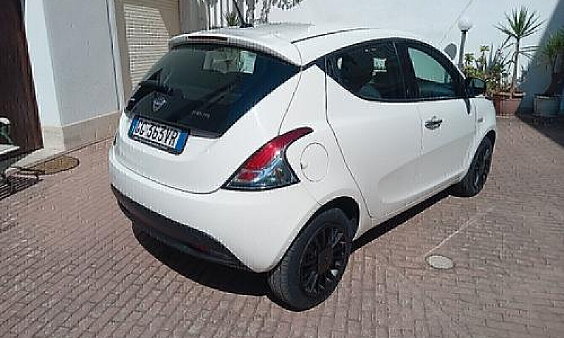 Lancia Ypsilon 1.0 H...
