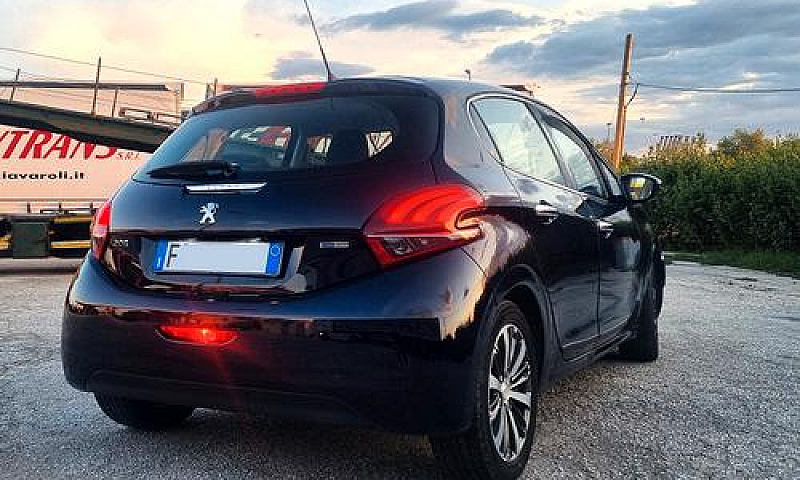 Peugeot 208 Benz / G...