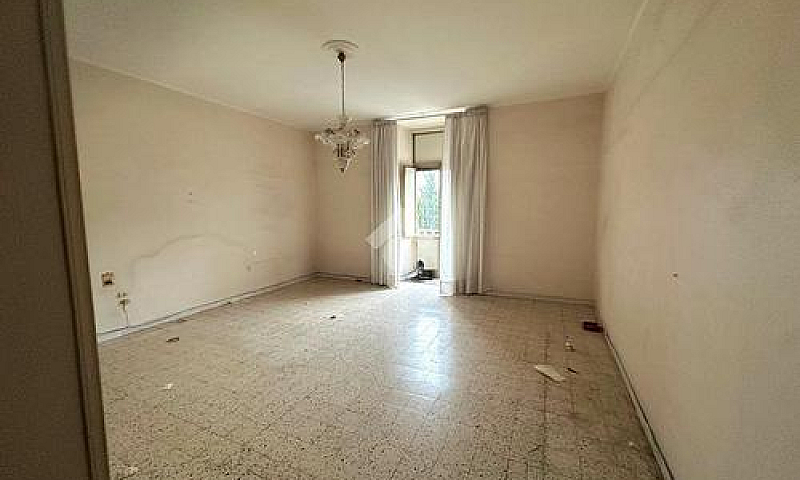 3 Locali A Portici...