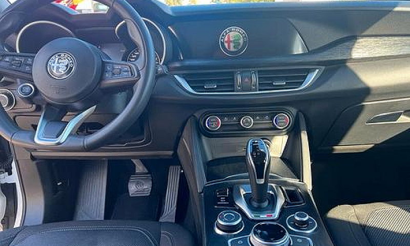 Alfa Romeo Stelvio 2...