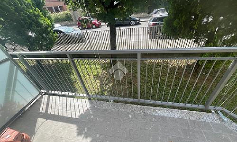 2 Locali A Monza...
