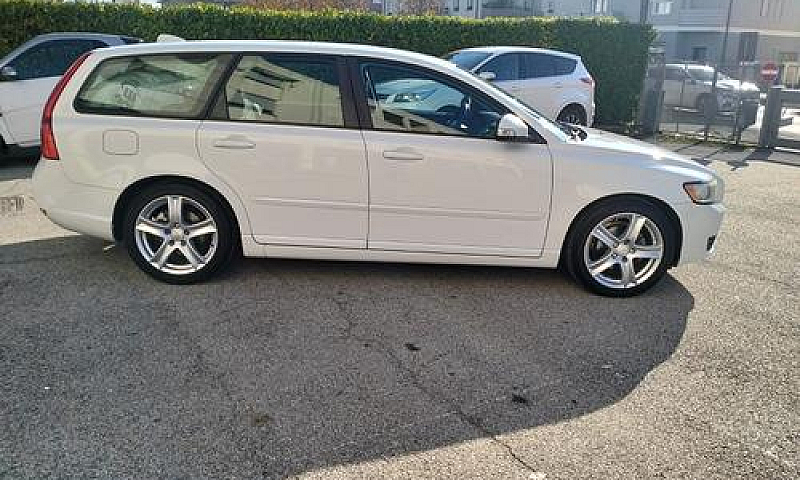 Volvo V50 Drive Pola...