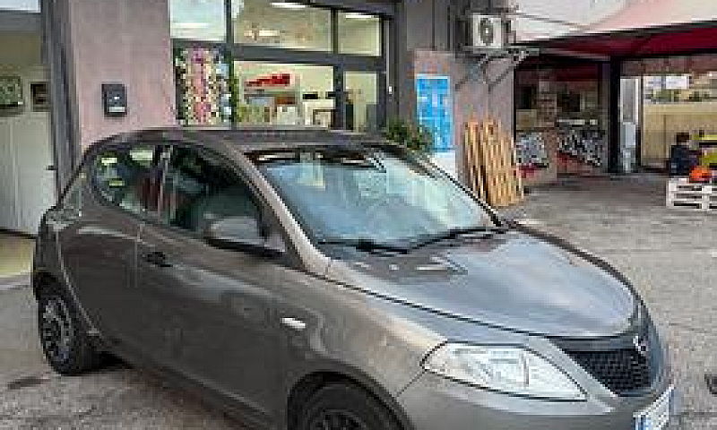 Lancia Ypsilon 1.2 6...