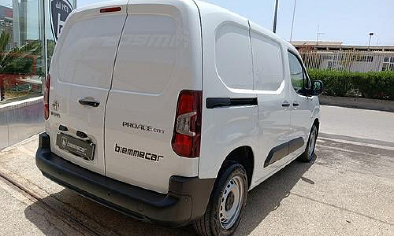 Toyota Proace City 1...