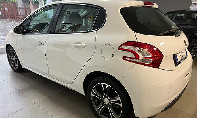 Peugeot 208...