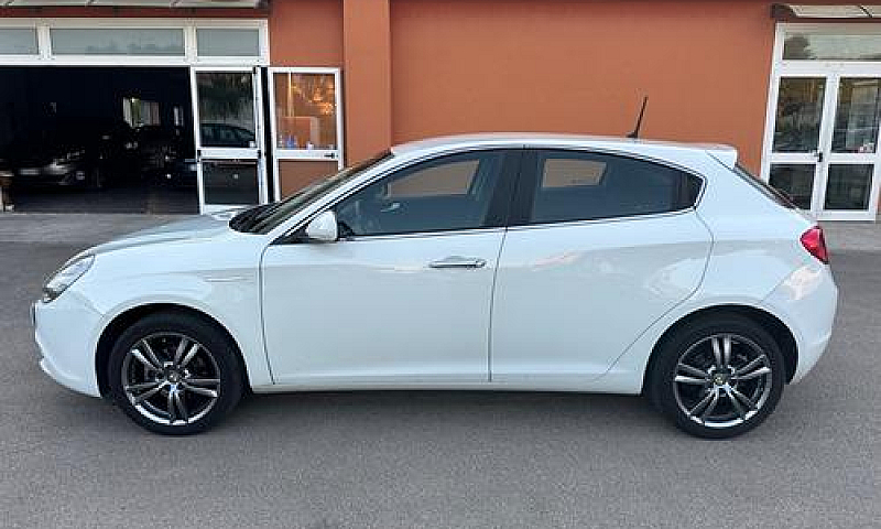 Alfa Romeo Giulietta...