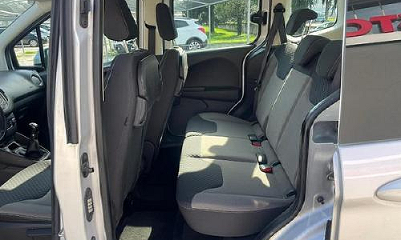 Ford Tourneo Courier...