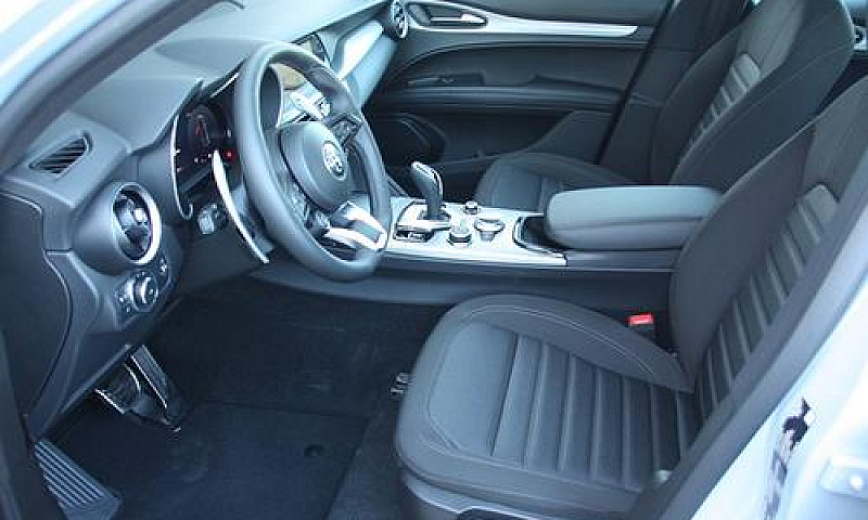 Alfa Romeo Stelvio 2...