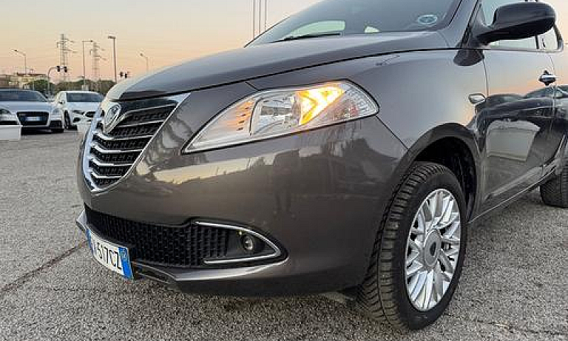 Lancia Ypsilon 0.9 T...