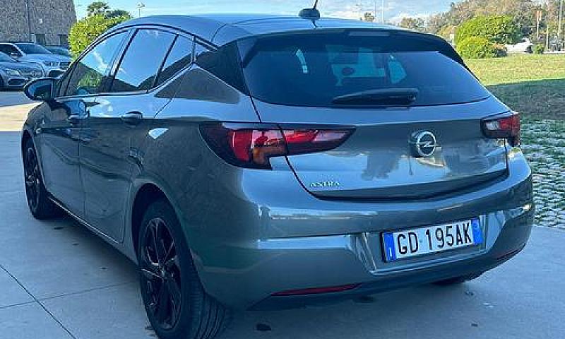 Opel Astra 5P 1.2T E...
