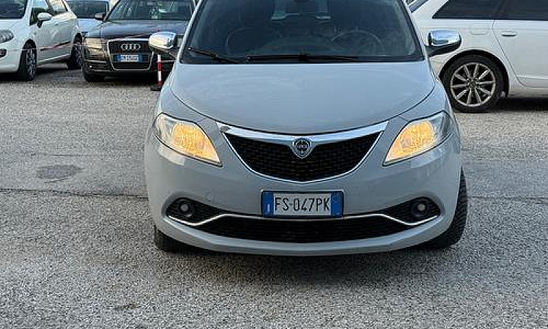 Lancia Ypsilon 1.3 M...