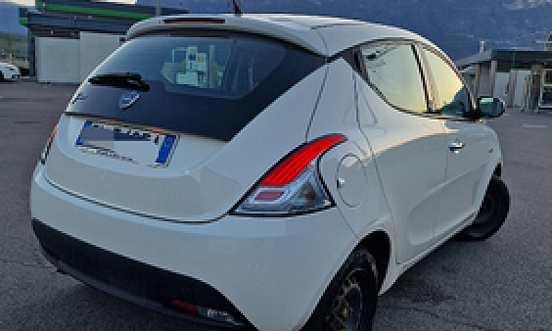 Lancia Ypsilon 1.3 M...