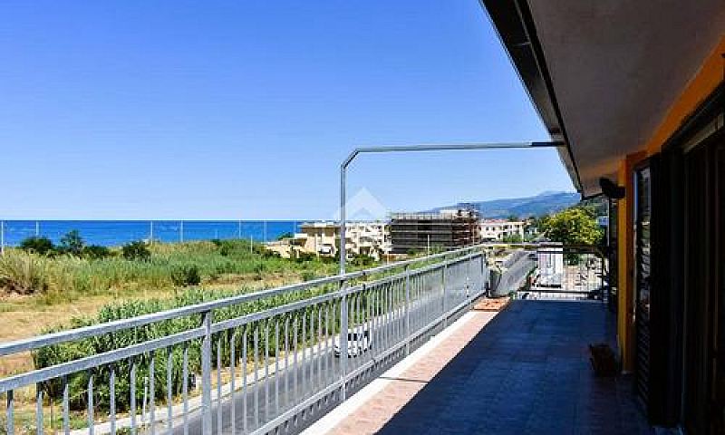 4 Locali A Paola...