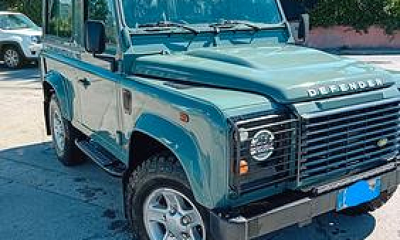 Land Rover Defender ...