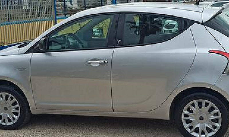 Lancia Ypsilon 1.2 6...