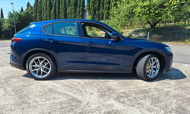 Alfa Romeo Stelvio 2...