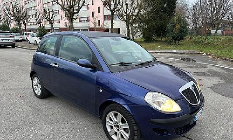Lancia Ypsilon...