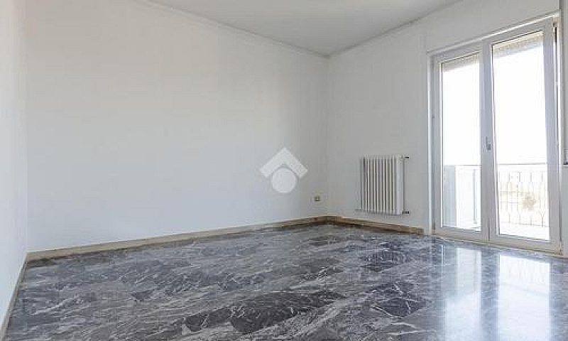 3 Locali A Gioia Del...