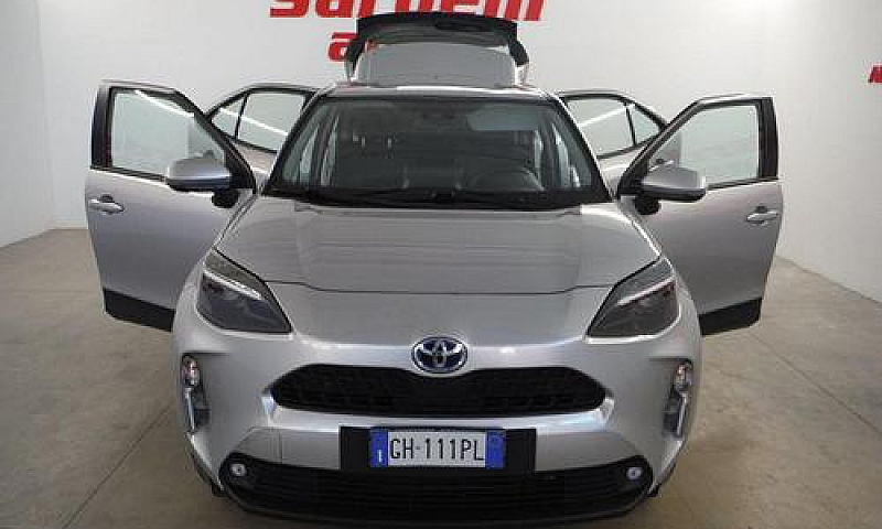 Toyota Yaris Cross 1...