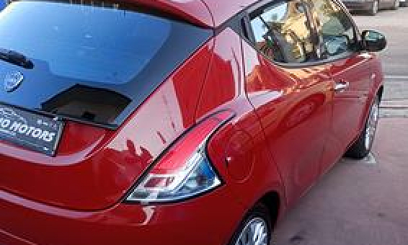 Lancia Ypsilon 1.2 6...