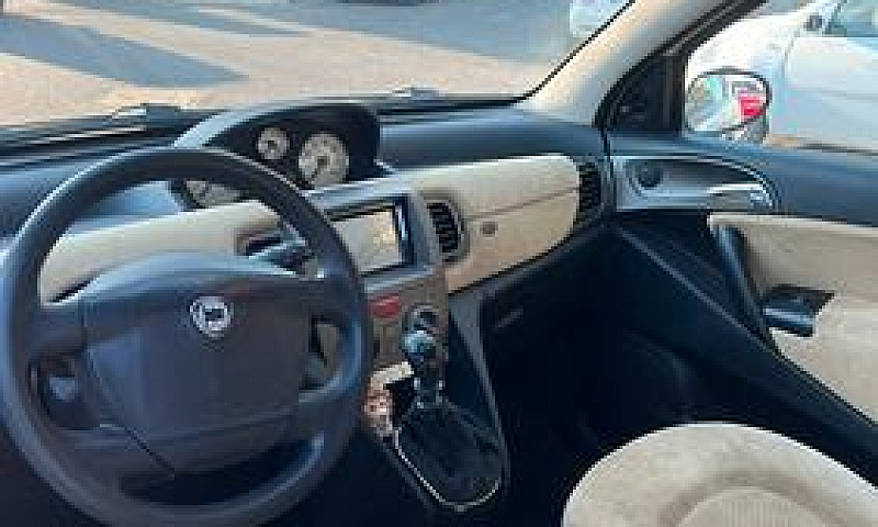Lancia Ypsilon...