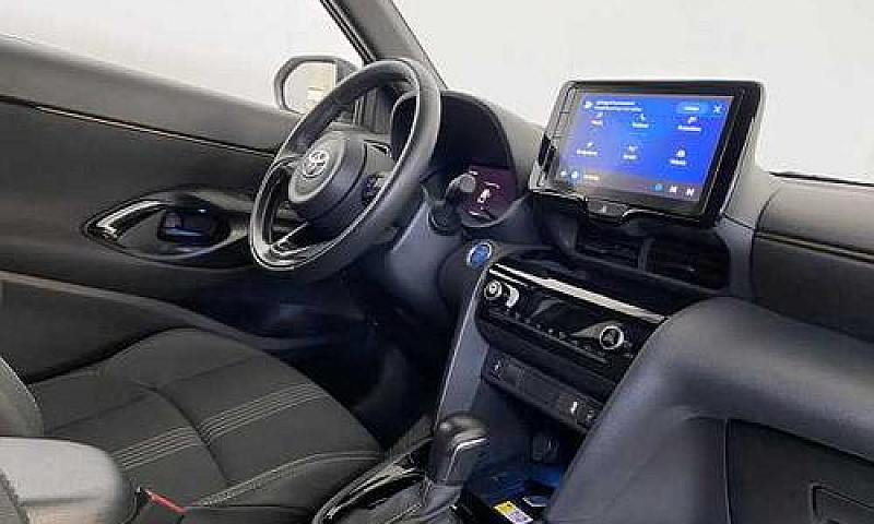 Toyota Yaris Cross 1...