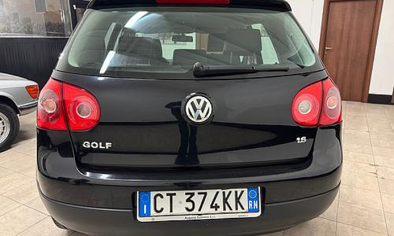 Volkswagen Golf 2005...