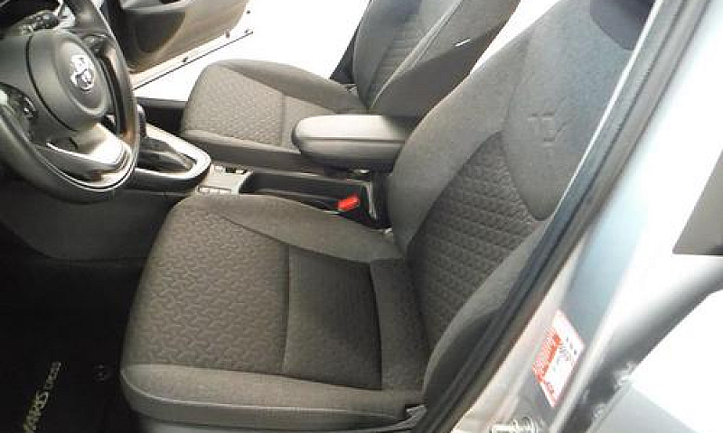 Toyota Yaris Cross 1...