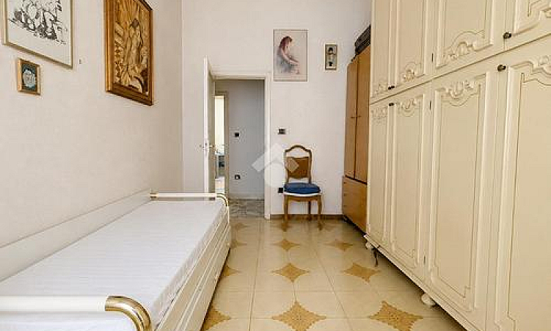 4 Locali A Foggia...