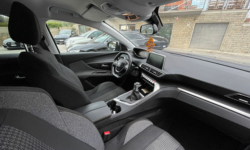Peugeot 3008...