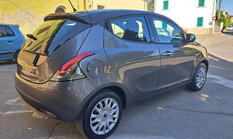 Lancia Ypsilon 1.3 M...