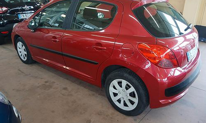 Peugeot 207 1.4 88Cv...