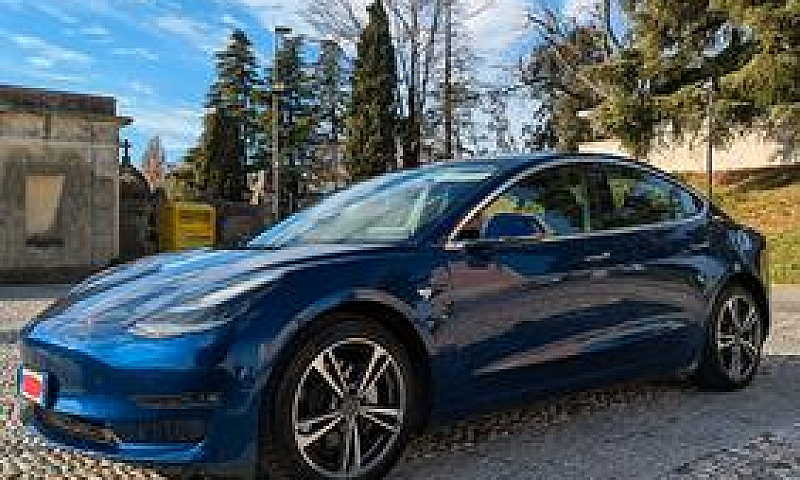 Tesla Model 3 - 2019...